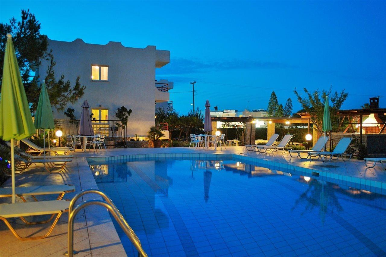 Altis Hotel Малія Екстер'єр фото